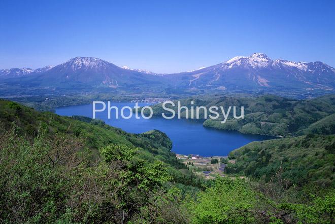 野尻湖と黒姫山・妙高山